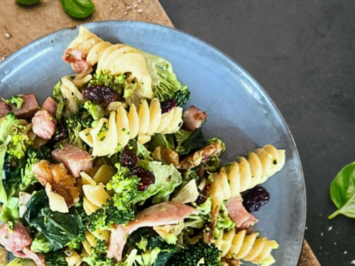 Creamy broccoli salad